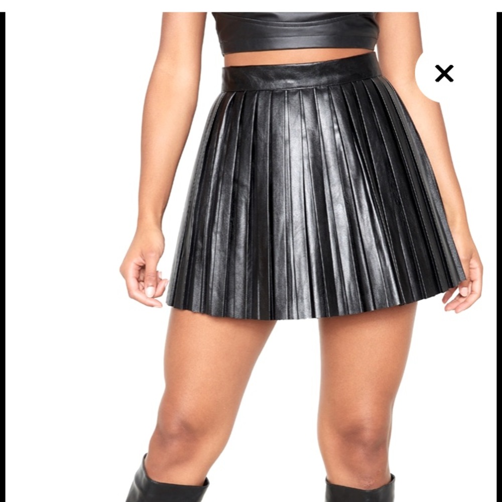 NWT Faux leather pleated mini skirt size 6